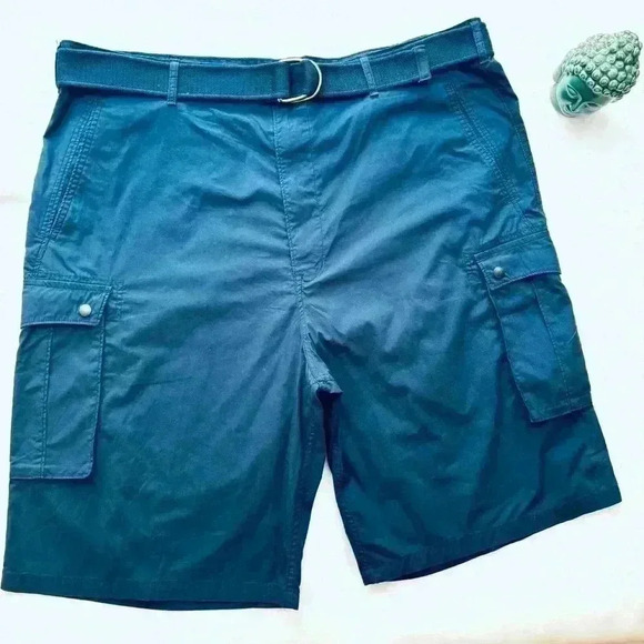 NWOT Levi’s Solid Blue Belted Flat Front Cotton Knee Length Cargo Shorts Size 42 - Picture 1 of 12